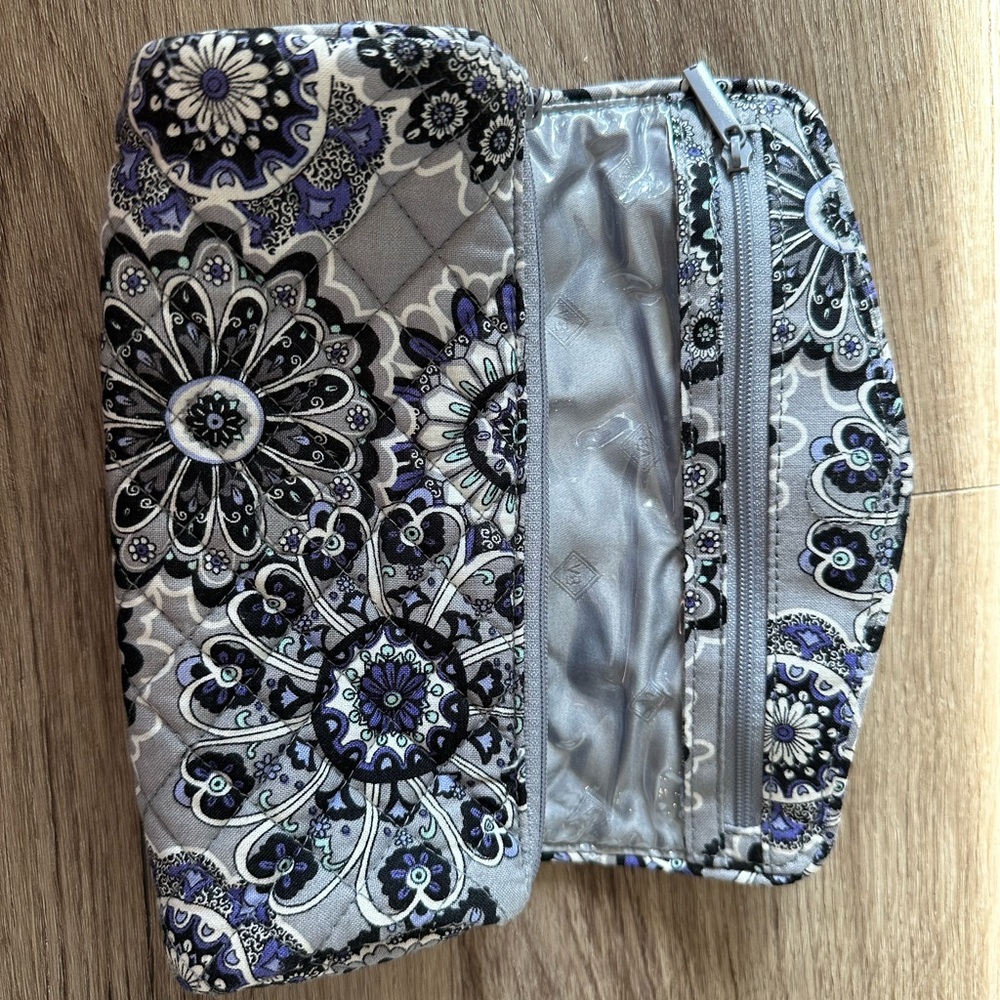 Vera Bradley On a Roll Makeup Brush/Pencil Case. New without tag.